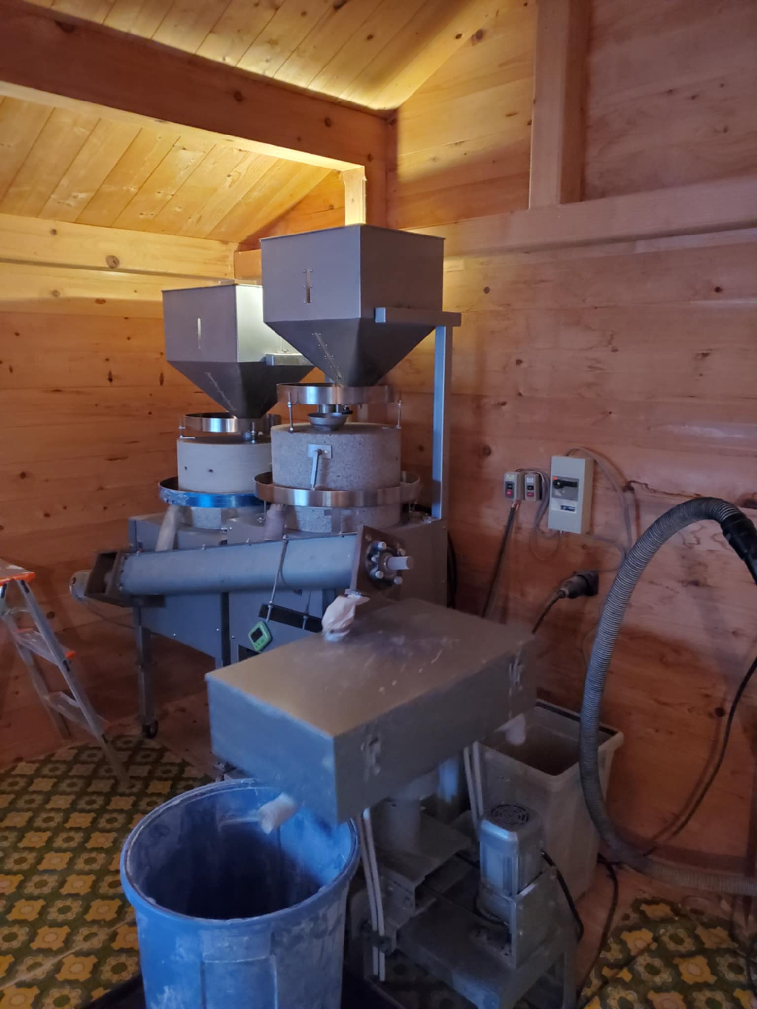 石臼挽きで風味豊かに